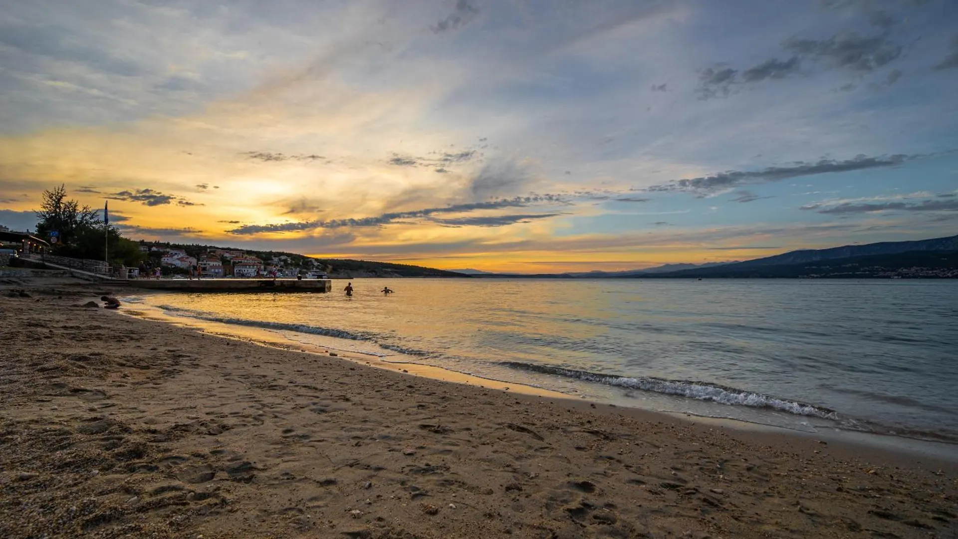 Vsg Resort - Relaxing Apartments, 200M From The Sea, With Pool, Sauna & Jacuzzi Klimno 0*,  Croatia