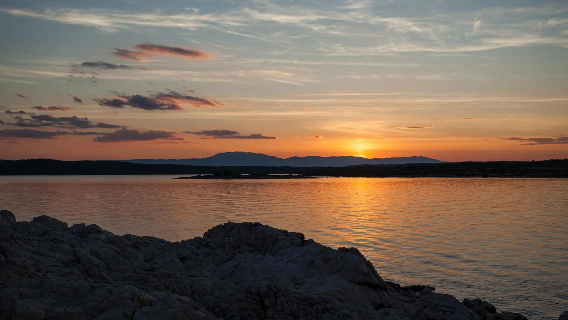 Apartment Vsg Resort - Relaxing Apartments, 200M From The Sea, With Pool, Sauna & Jacuzzi Klimno Croatia