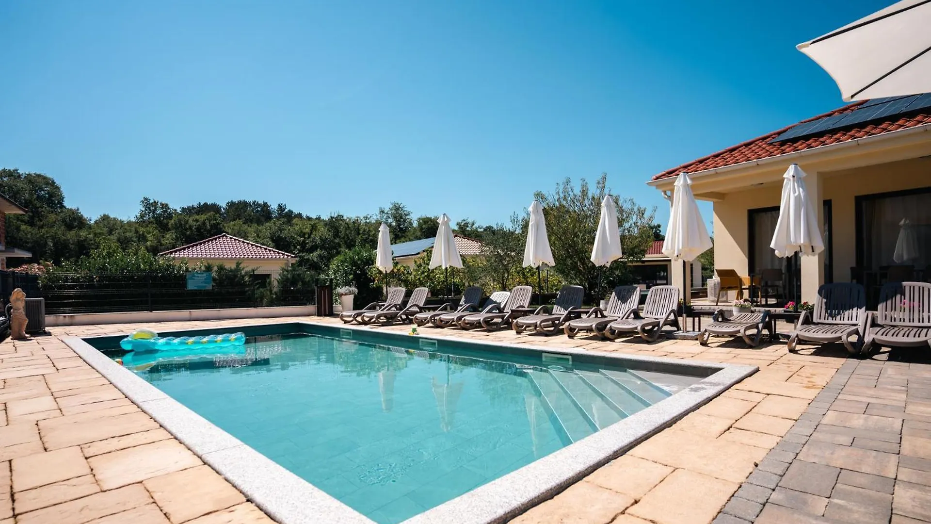 Vsg Resort - Relaxing Apartments, 200M From The Sea, With Pool, Sauna & Jacuzzi Klimno 0*,  Croatia